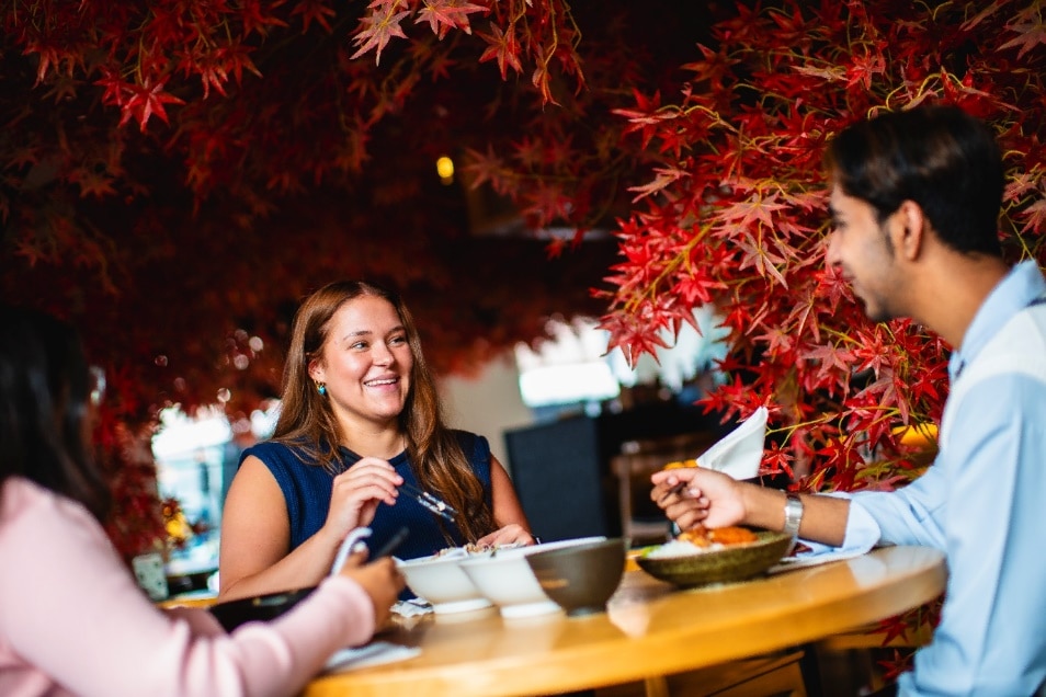 students spending time together at a cafe